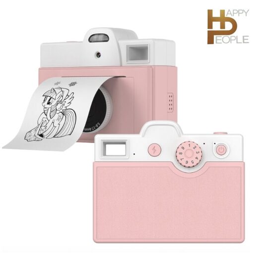 Retro stiliaus momentinis fotoaparatas, rožinis